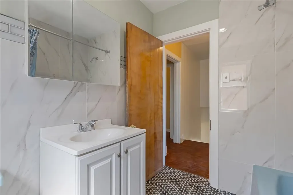 6515 North Maplewood Avenue Chicago IL 60645