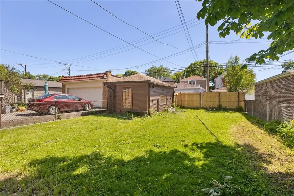 6515 North Maplewood Avenue Chicago IL 60645
