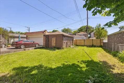 6515 North Maplewood Avenue Chicago IL 60645