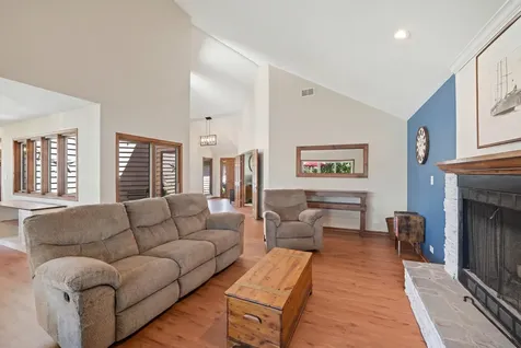 534 Whispering Pines Road Lindenhurst IL 60046