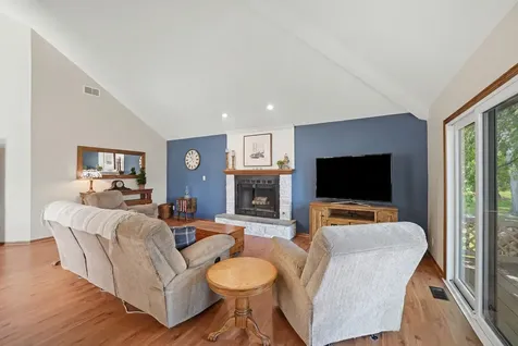 534 Whispering Pines Road Lindenhurst IL 60046