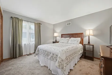 534 Whispering Pines Road Lindenhurst IL 60046