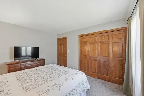 534 Whispering Pines Road Lindenhurst IL 60046