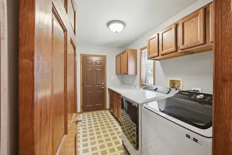 534 Whispering Pines Road Lindenhurst IL 60046