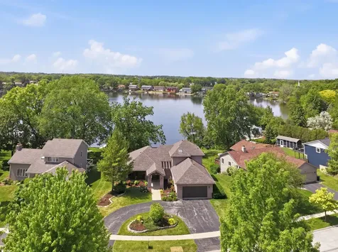 534 Whispering Pines Road Lindenhurst IL 60046