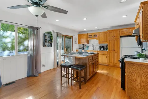31 Abbeywood Drive Romeoville IL 60446
