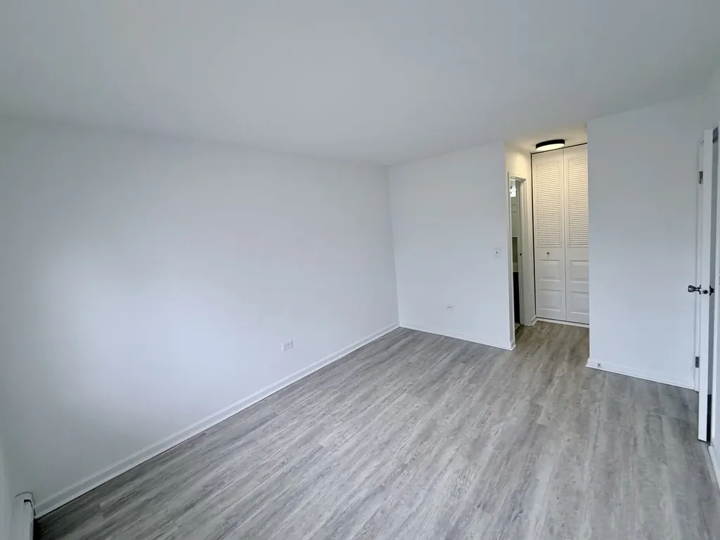 8649 West Foster Avenue Chicago IL 60656