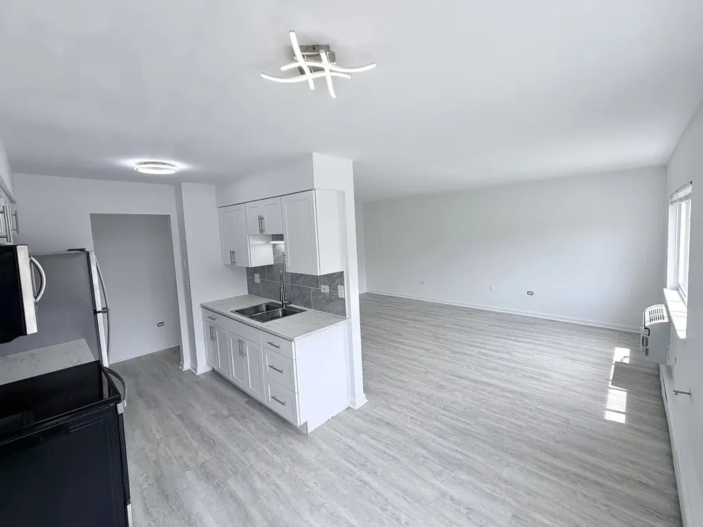 8649 West Foster Avenue Chicago IL 60656