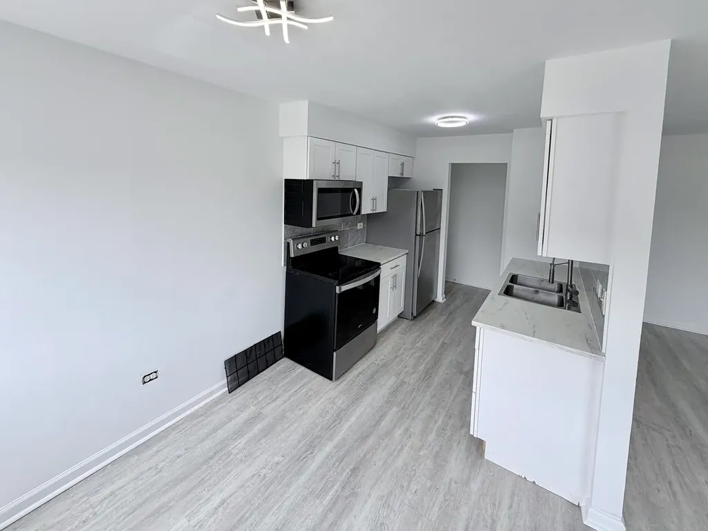 8649 West Foster Avenue Chicago IL 60656