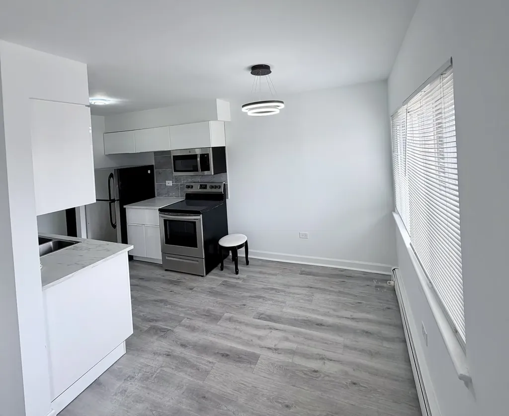 8649 West Foster Avenue Chicago IL 60656