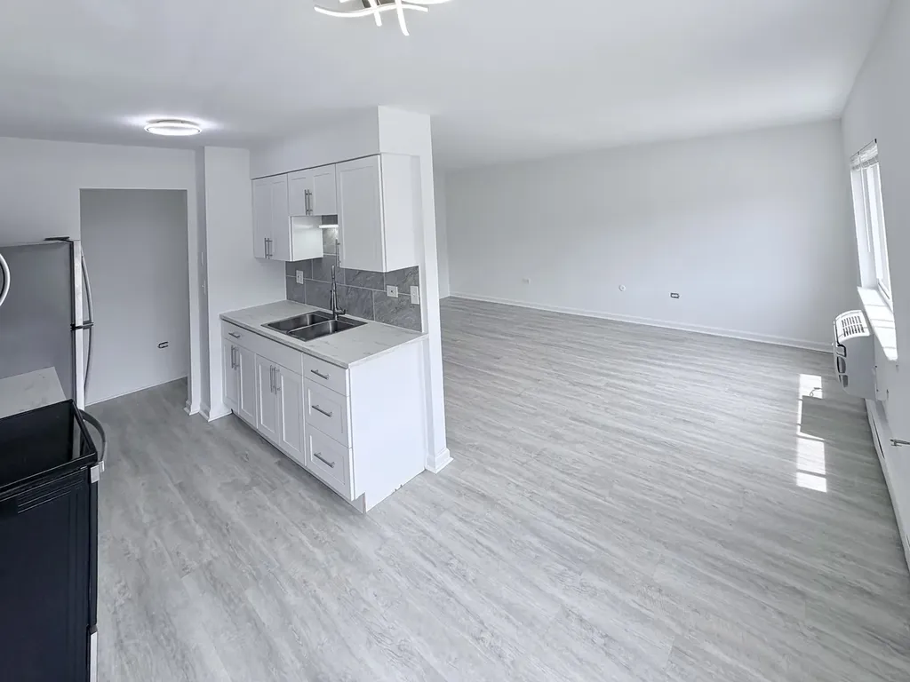 8649 West Foster Avenue Chicago IL 60656