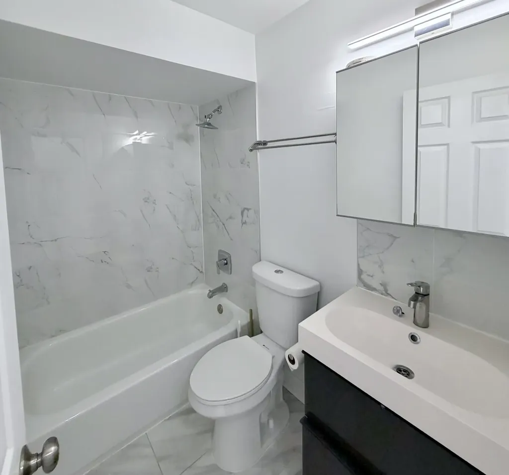 8649 West Foster Avenue Chicago IL 60656