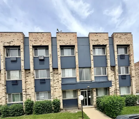 8649 West Foster Avenue Chicago IL 60656