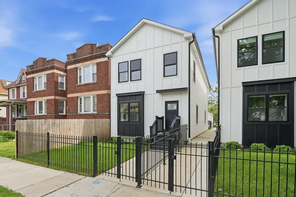 5729 West Ohio Street Chicago IL 60644