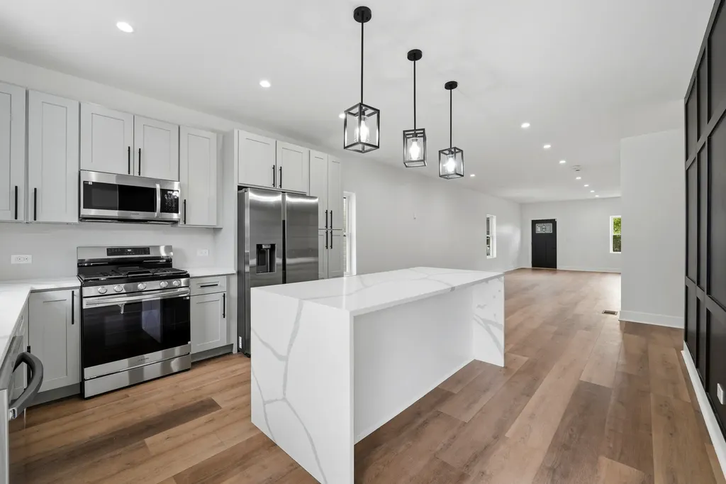5729 West Ohio Street Chicago IL 60644