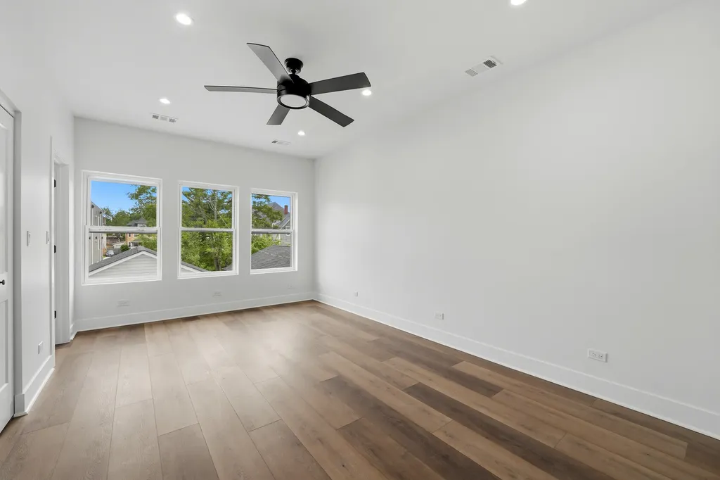 5729 West Ohio Street Chicago IL 60644