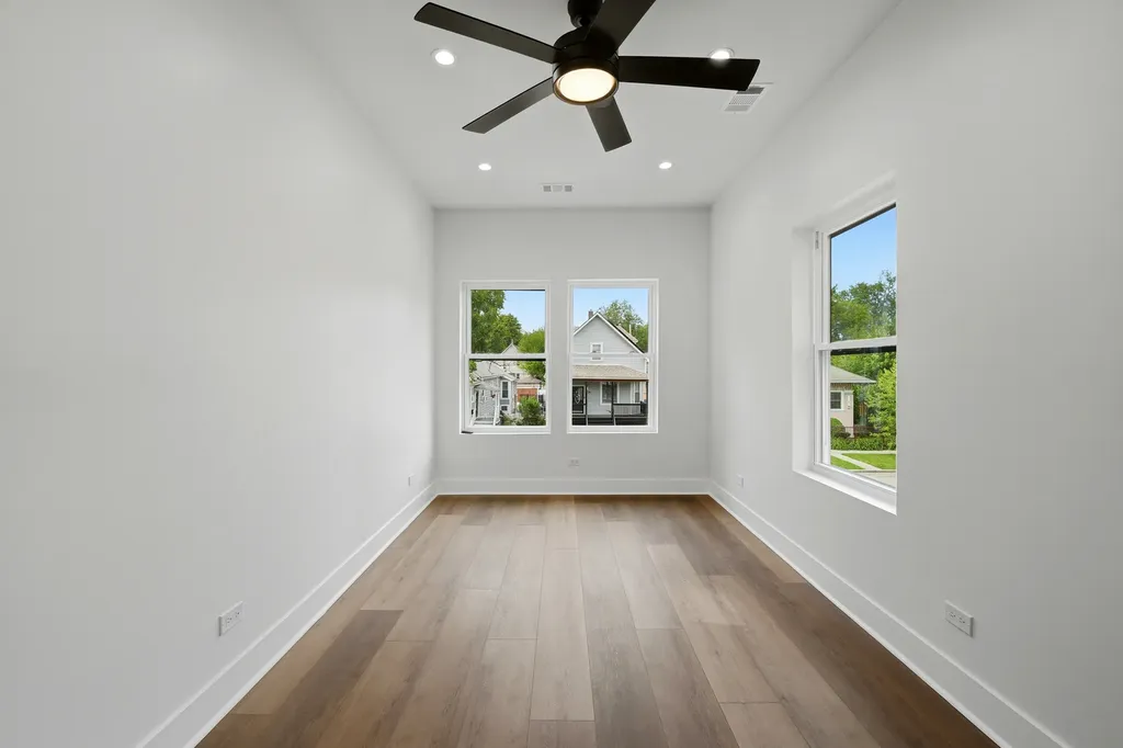 5729 West Ohio Street Chicago IL 60644
