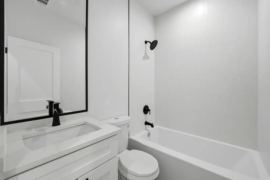 5729 West Ohio Street Chicago IL 60644