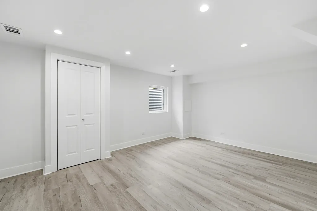 5729 West Ohio Street Chicago IL 60644