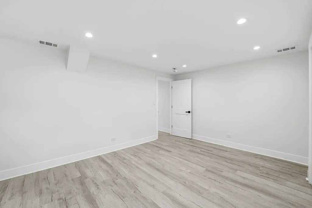5729 West Ohio Street Chicago IL 60644