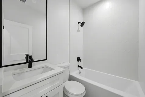 5729 West Ohio Street Chicago IL 60644