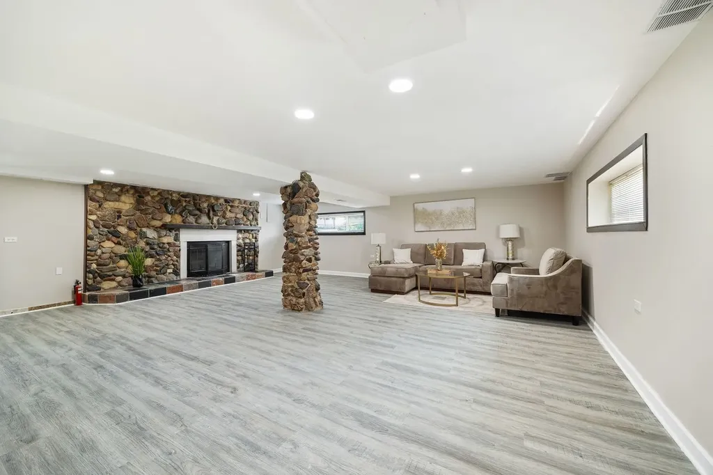564 West Harrison Road Lombard IL 60148