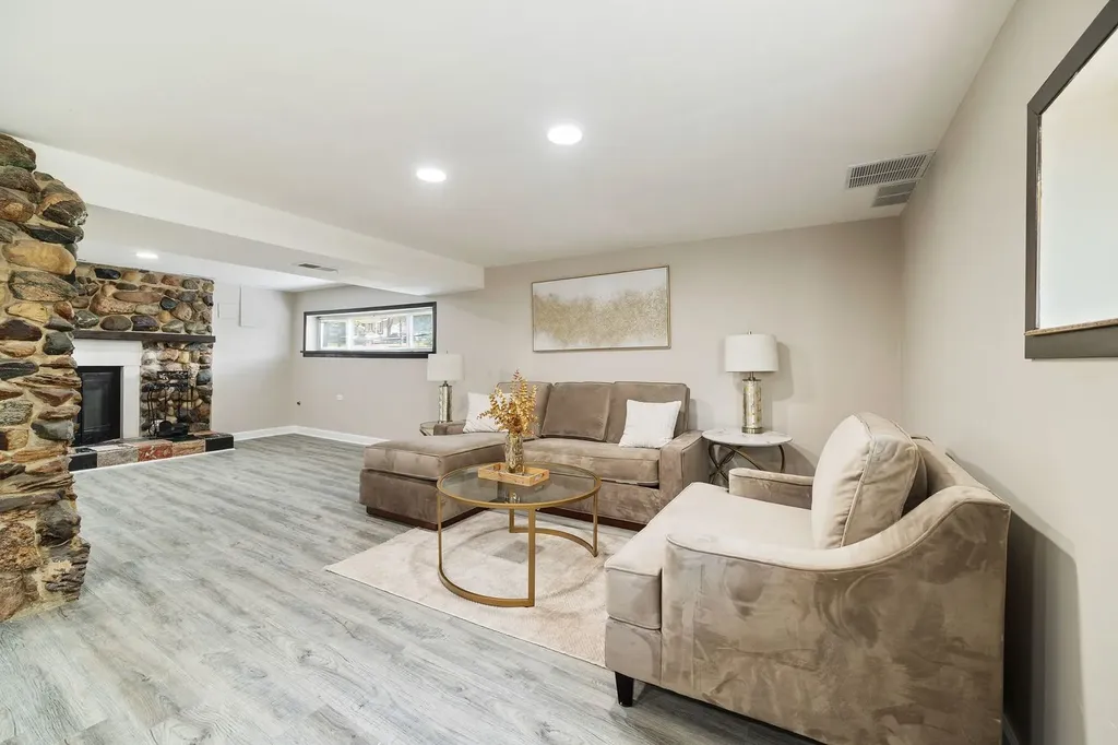 564 West Harrison Road Lombard IL 60148