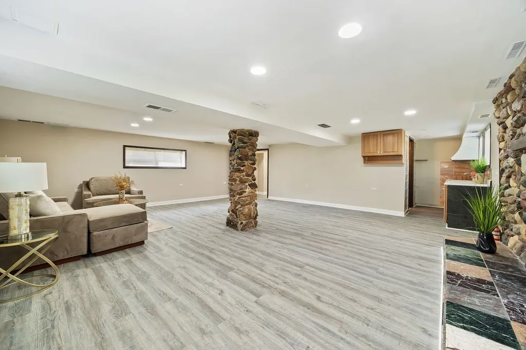 564 West Harrison Road Lombard IL 60148