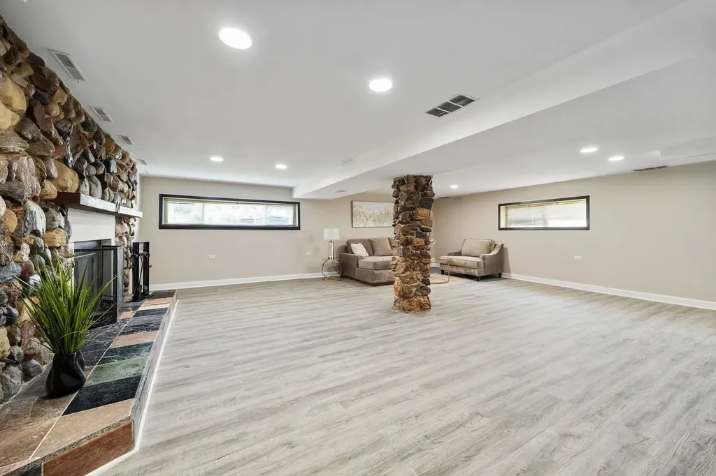 564 West Harrison Road Lombard IL 60148