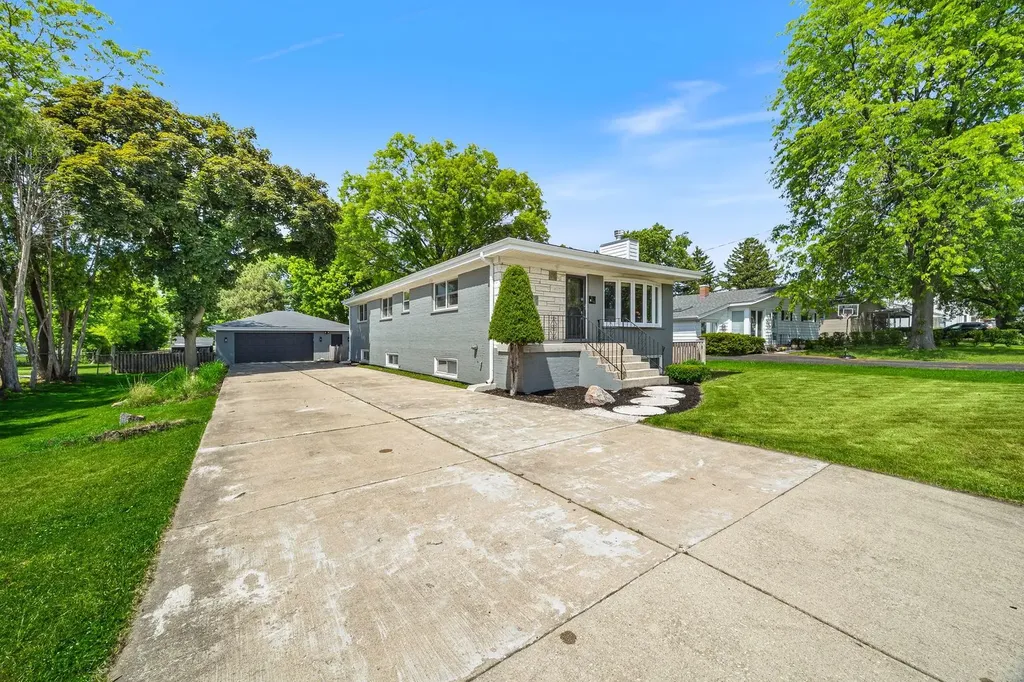 564 West Harrison Road Lombard IL 60148