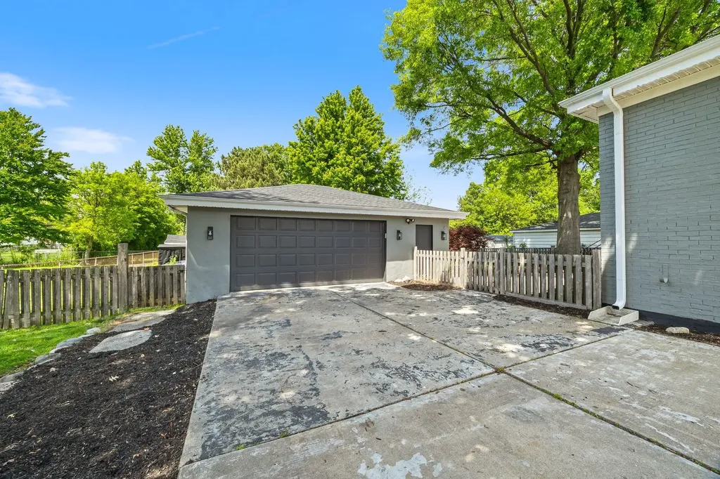 564 West Harrison Road Lombard IL 60148