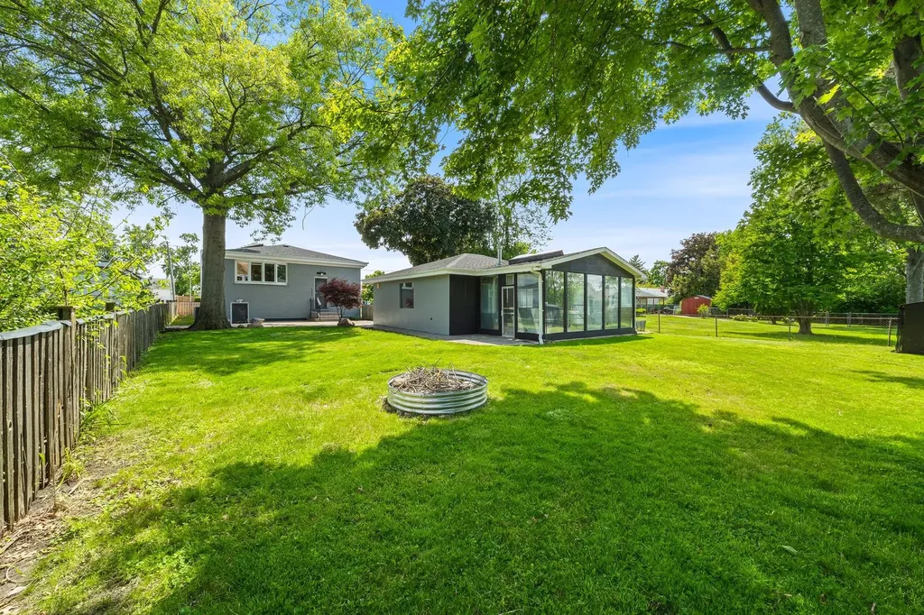 564 West Harrison Road Lombard IL 60148