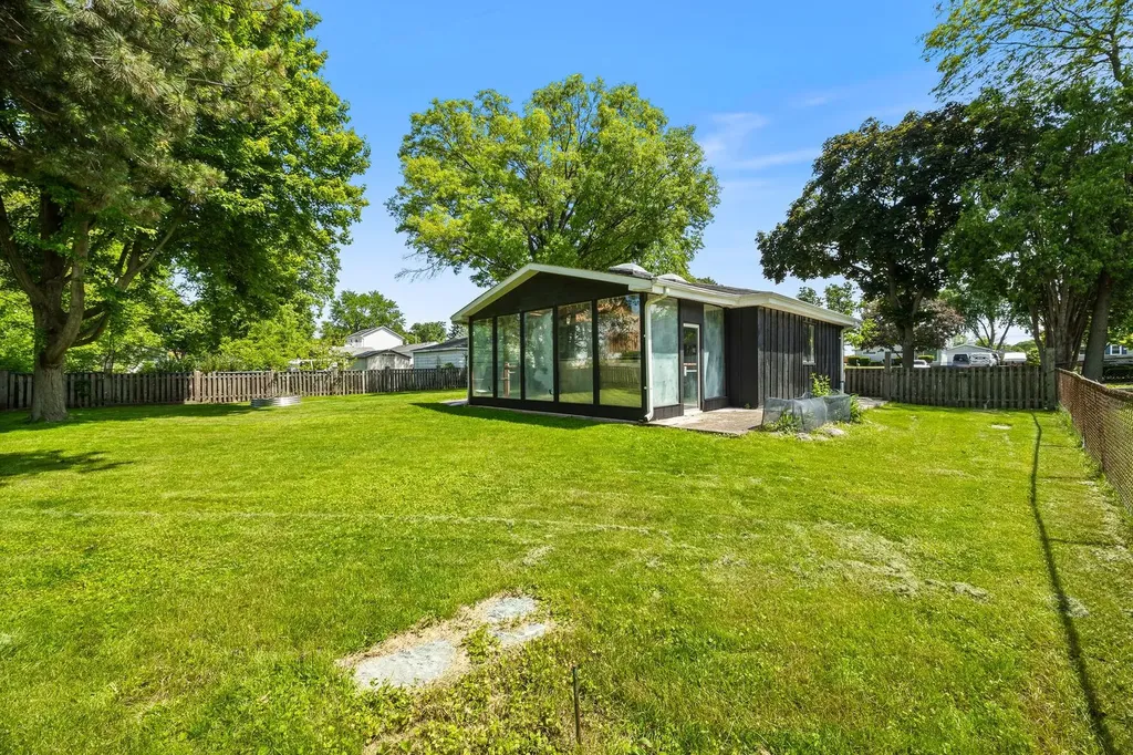 564 West Harrison Road Lombard IL 60148