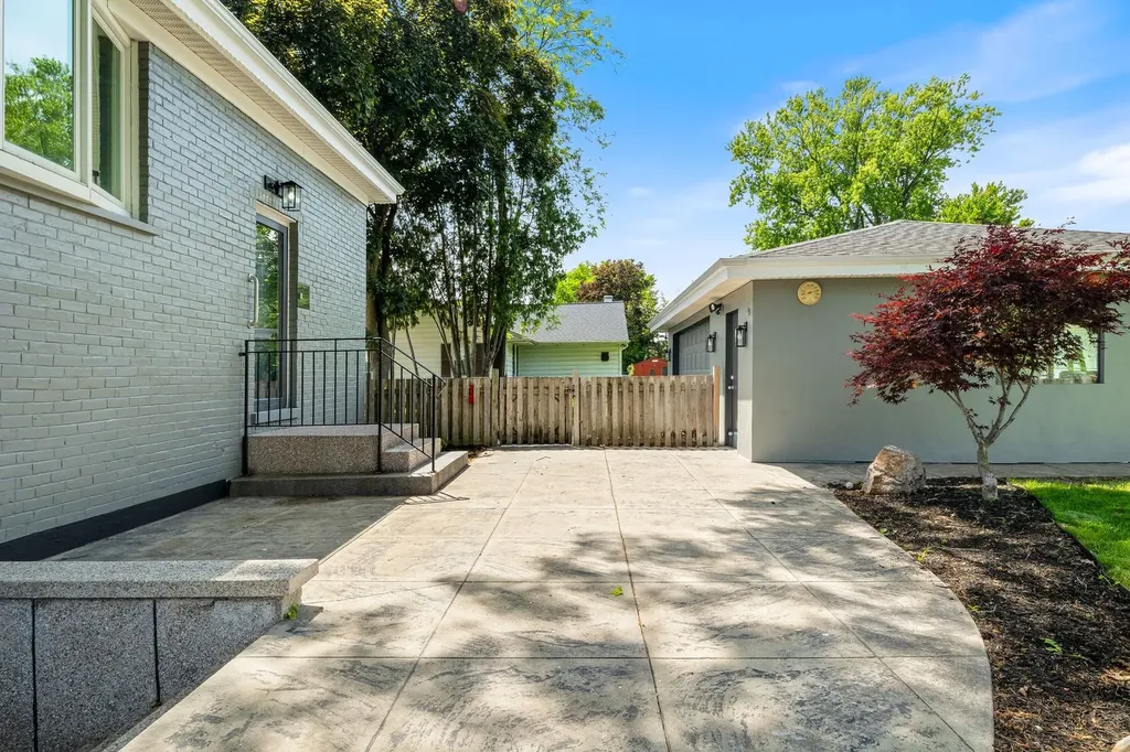 564 West Harrison Road Lombard IL 60148