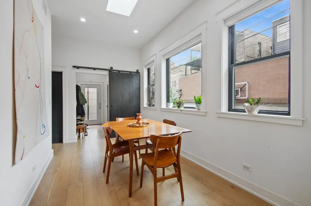 2147 West Thomas Street Chicago IL 60622