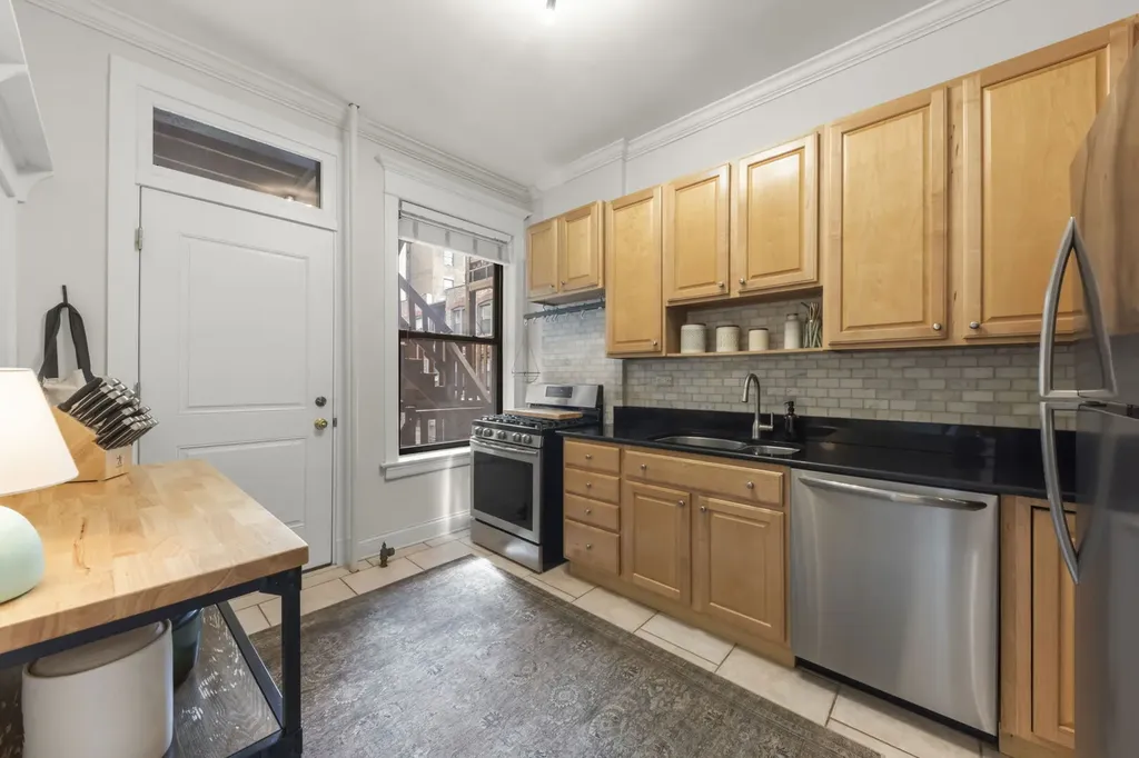 2837 North Cambridge Avenue Chicago IL 60657