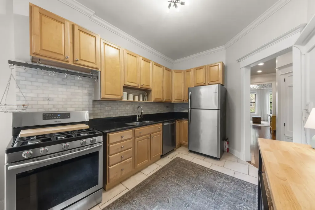 2837 North Cambridge Avenue Chicago IL 60657