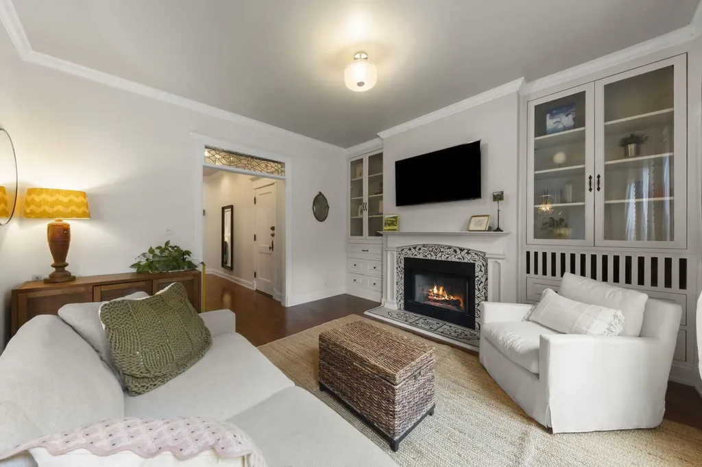 2837 North Cambridge Avenue Chicago IL 60657