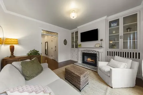 2837 North Cambridge Avenue Chicago IL 60657