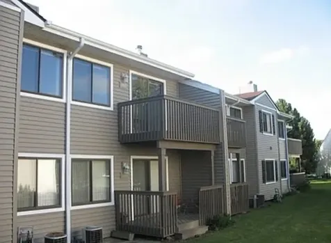 995 South Pinetree Circle Buffalo Grove IL 60089
