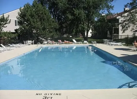 995 South Pinetree Circle Buffalo Grove IL 60089