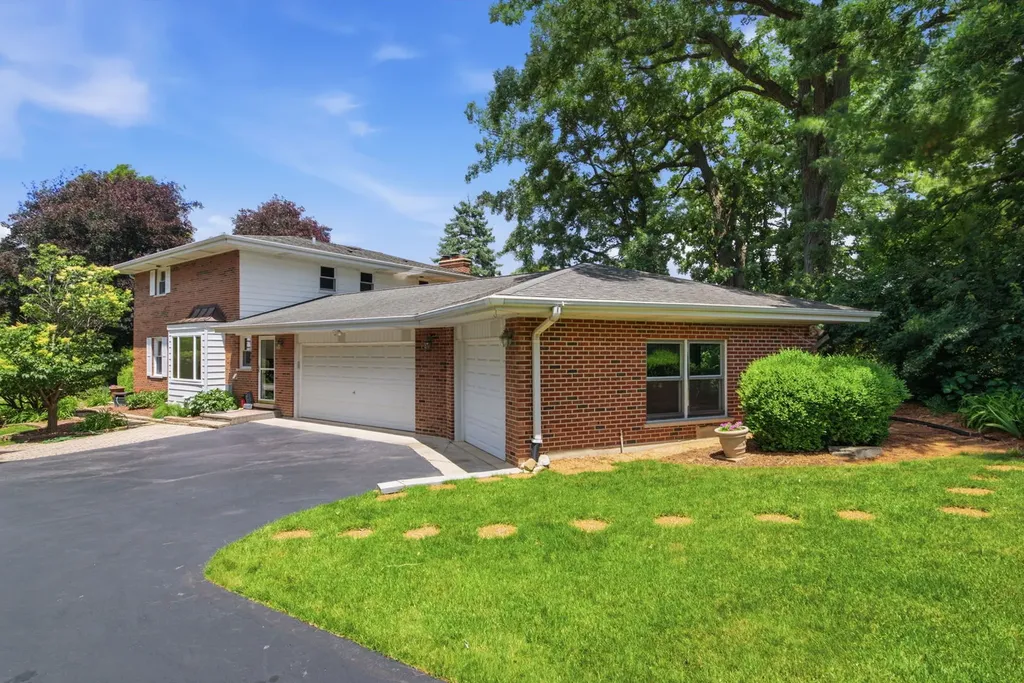 1065 Barneswood Drive Downers Grove IL 60515