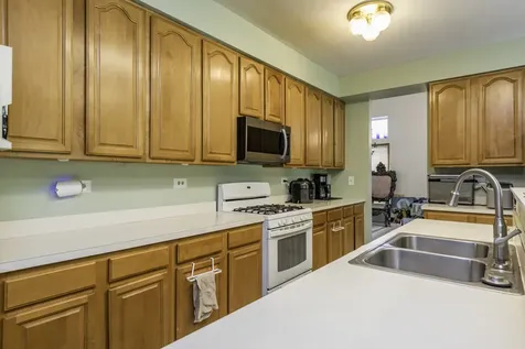1494 Almaden Lane Gurnee IL 60031