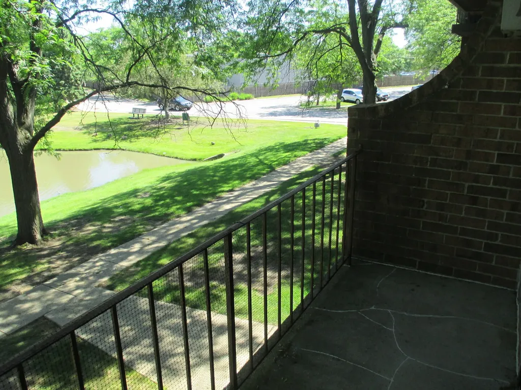 744 North Briar Hill Lane Addison IL 60101