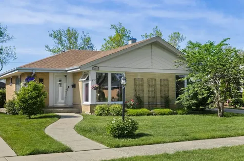 10813 Berkshire Street Westchester IL 60154