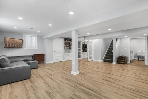 10813 Berkshire Street Westchester IL 60154