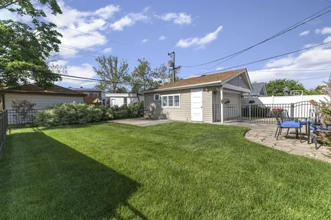 10813 Berkshire Street Westchester IL 60154