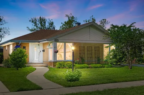 10813 Berkshire Street Westchester IL 60154