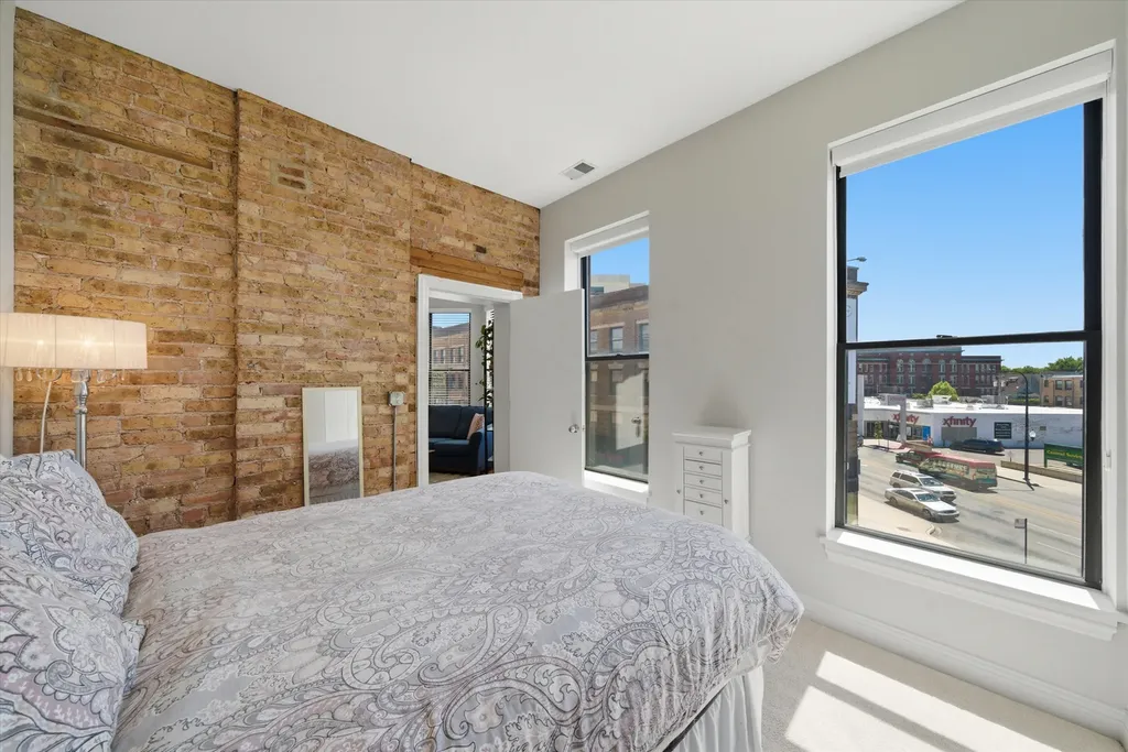 3175 North Lincoln Avenue Chicago IL 60657