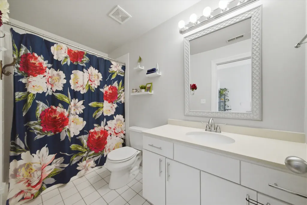 3175 North Lincoln Avenue Chicago IL 60657